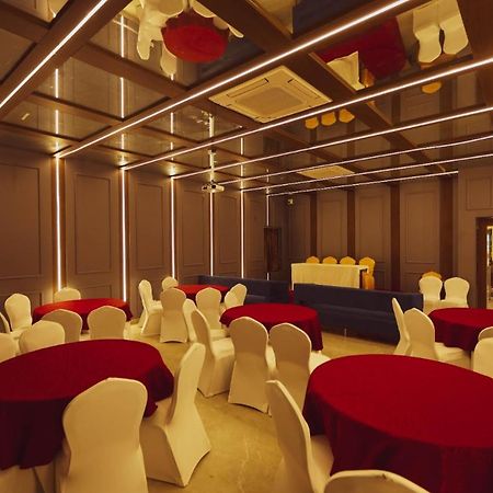 Hotel Kiran Miraj Ngoại thất bức ảnh