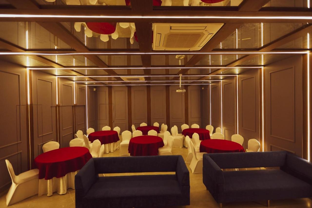 Hotel Kiran Miraj Ngoại thất bức ảnh