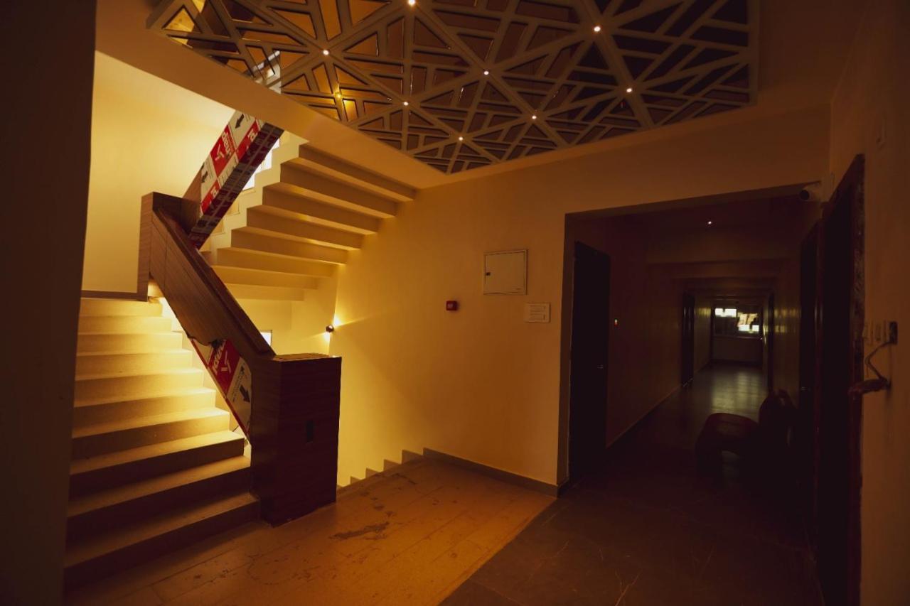 Hotel Kiran Miraj Ngoại thất bức ảnh